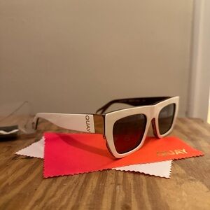QUAY Sunglasses - Dollar Signs